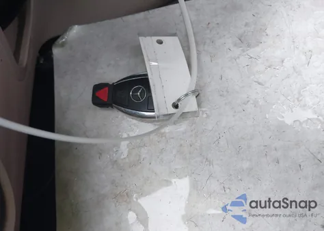 2017 Mercedes-Benz Glc 300 z USA, uszkodzony, nr VIN WDC0G4JB9HV011395